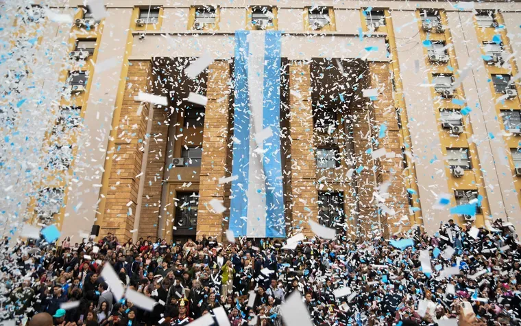 Mendoza incorpora la Promesa a la Bandera provincial para alumnos de secundaria