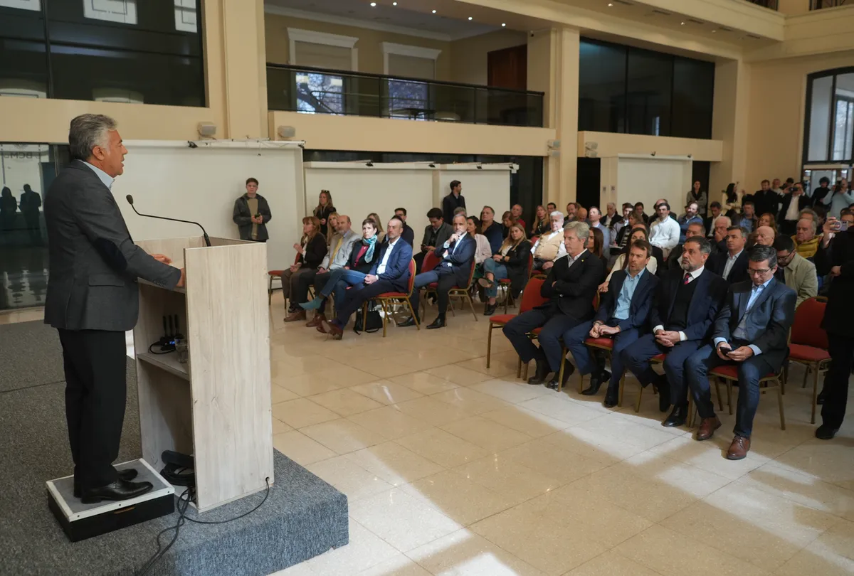 Alfredo Cornejo destacó el orden macroeconómico y pidió convertir ahorro en inversión