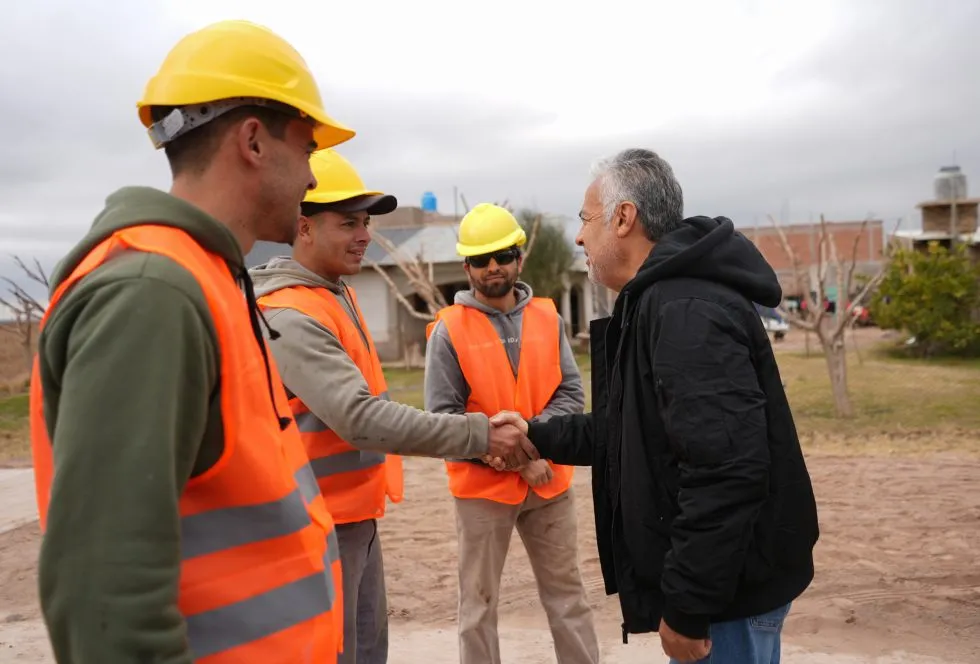 Cornejo participó en el corte de cinta de la RUTA 33