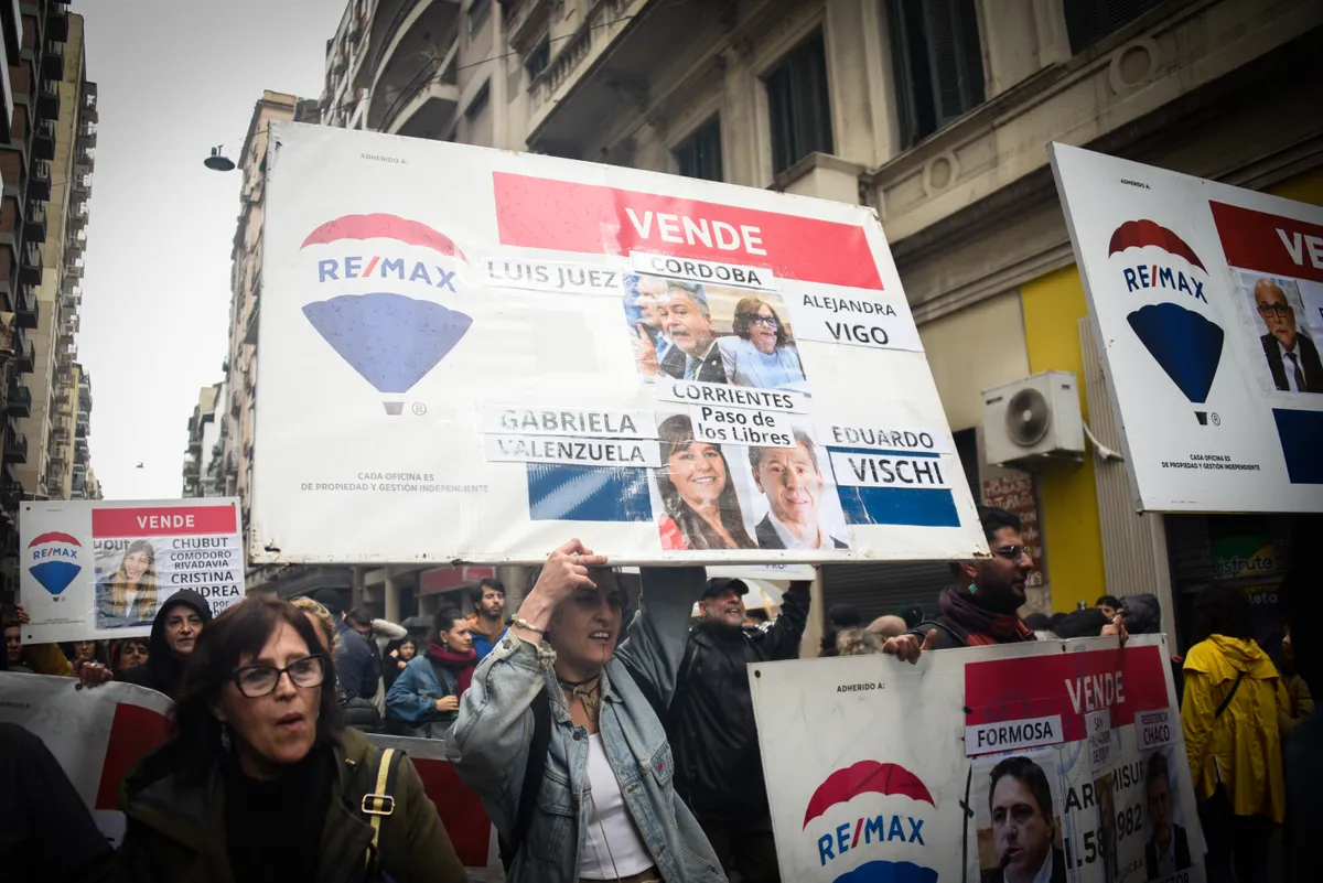 Marcha afuera congreso (2)