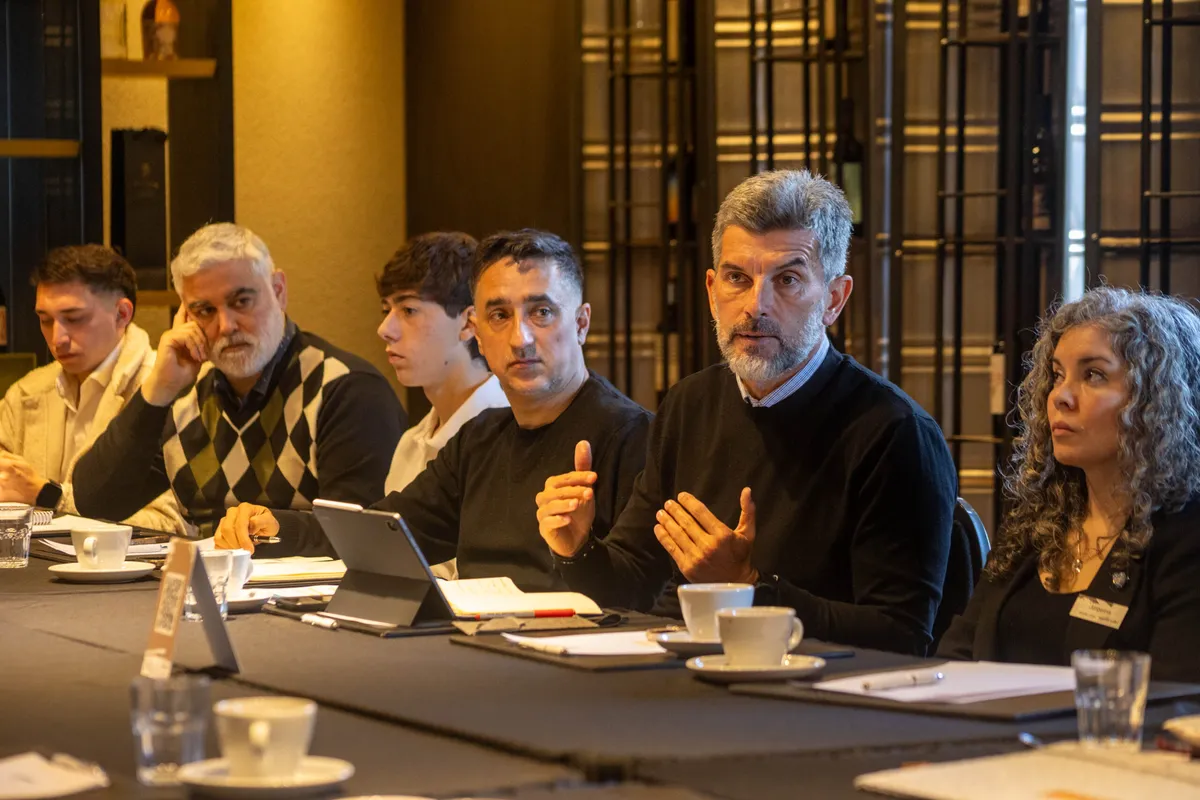 Ulpiano Suárez analizó con jóvenes empresarios los desafíos económicos que enfrenta Mendoza