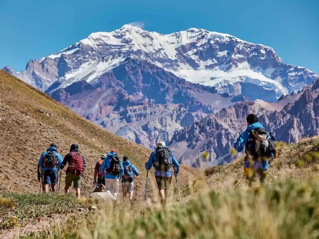 Mendoza formalizó las concesiones de servicios en el Aconcagua