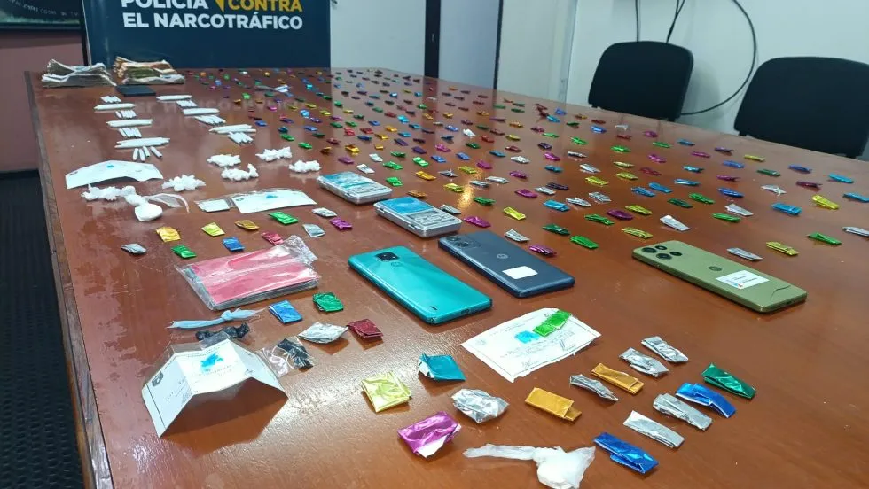 Secuestraron 328 envoltorios de cocaína en Maipú